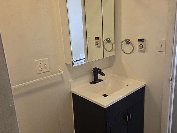 5th image of 302 Highland Ave #1