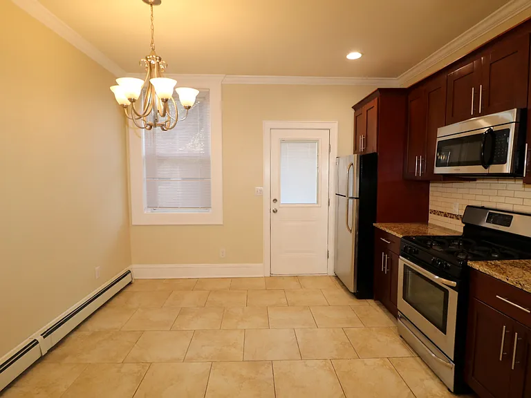 95 Nichols St #R-1 — Photo 2