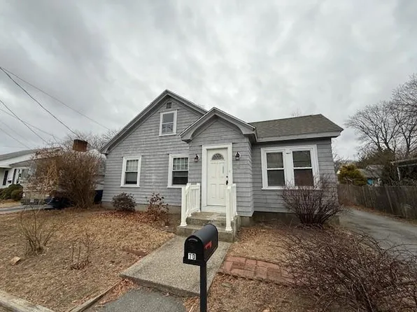 10 Coyle Ave, Rumford, RI 02916