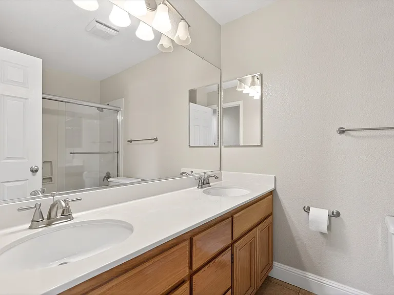 2056 Olivia Ct — Photo 28
