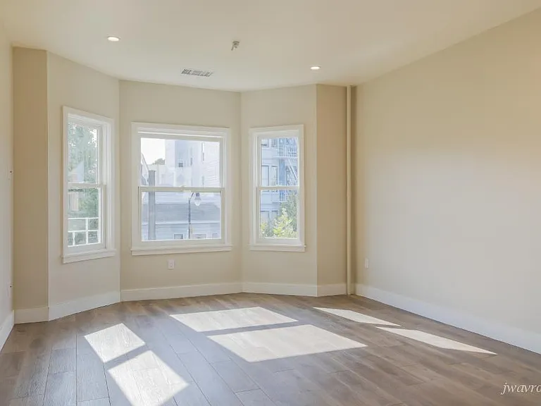 537 Valencia St #4 — Photo 9