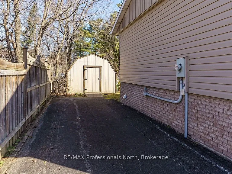 140 Elder St — Photo 25