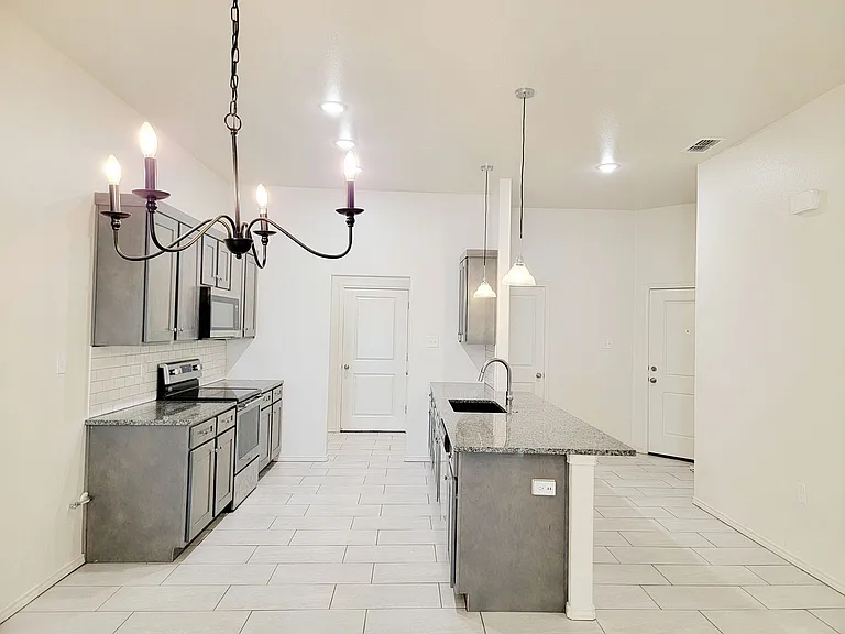5832 Virginia Ave — Photo 3