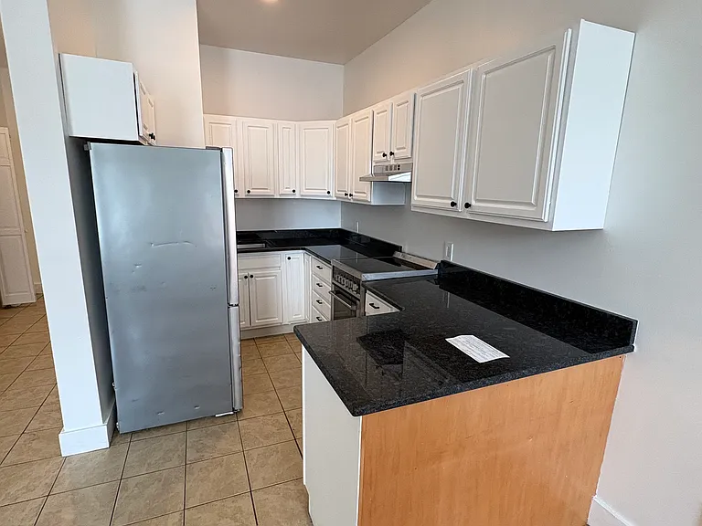 89 Columbia St #3 — Photo 5