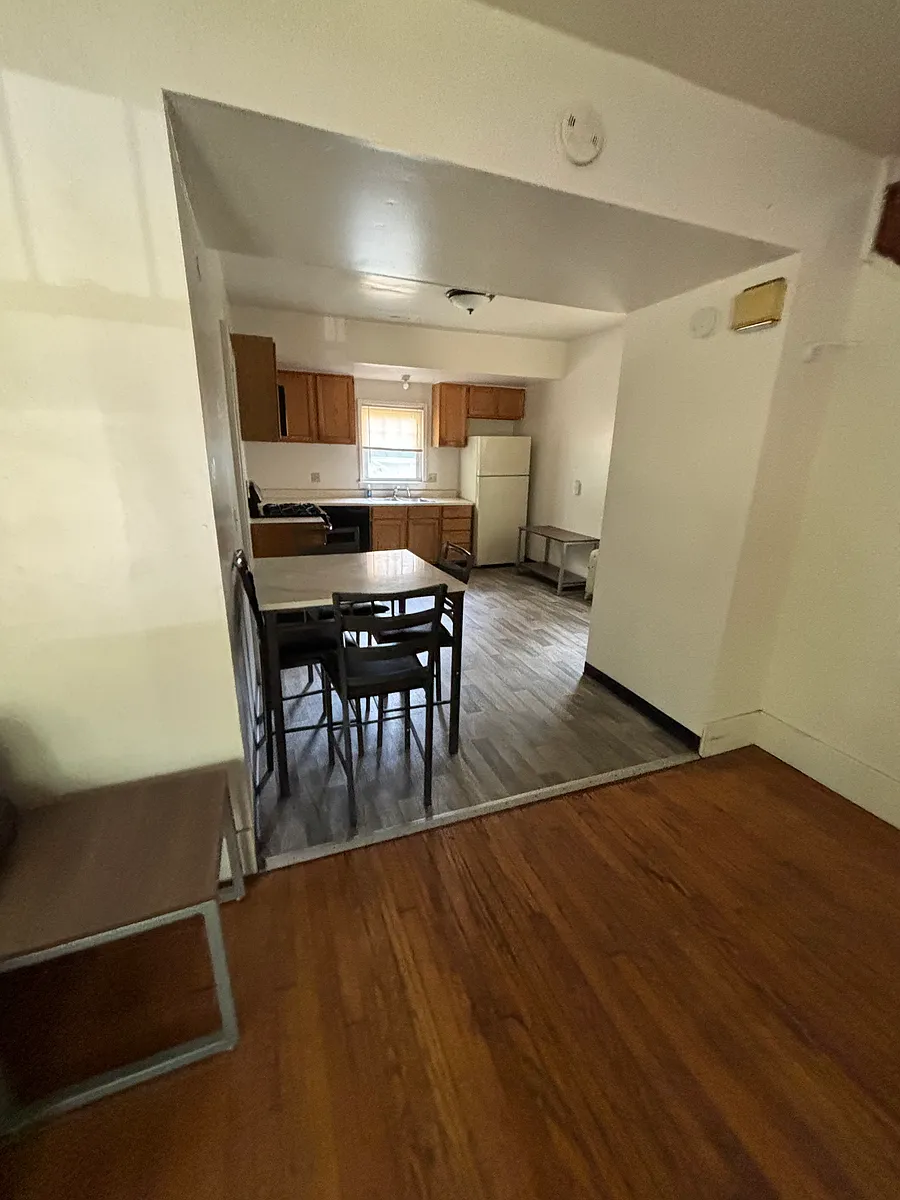 Building Photo - 410 Clarendon St #1