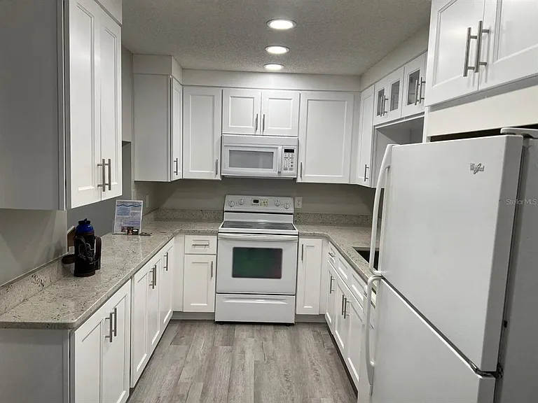 1324 S Pine Ridge Cir #D2 — Photo 13