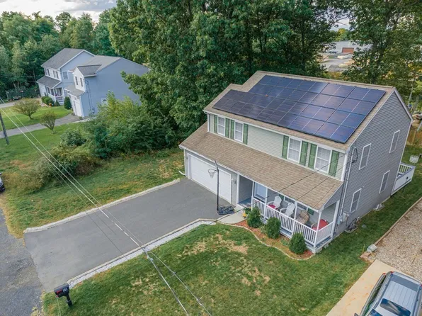 98 Briggs St, Springfield, MA 01151