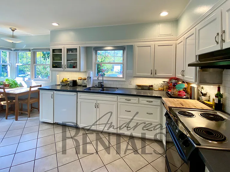 3239 Sylvan Ave — Photo 8