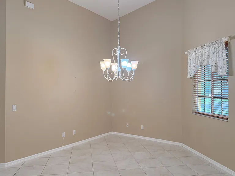 6510 Oxford Cir #101 — Photo 10