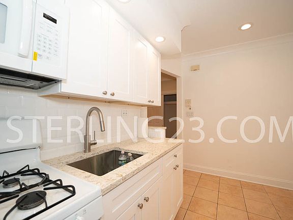 3rd image of 18-29 Ditmars Blvd #B1
