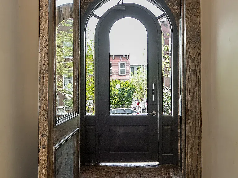 162 Pulaski St #3L — Photo 13
