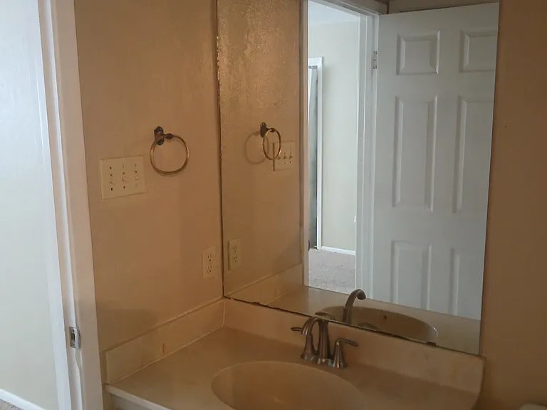5101 Middlecoff Rd — Photo 40