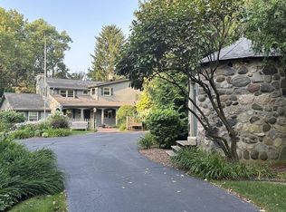 425 W Appletree Ct, Mequon, WI 53092