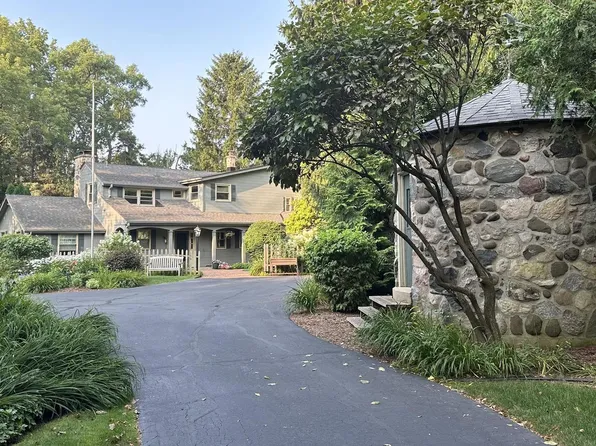 425 West Appletree COURT, Mequon, WI 53092