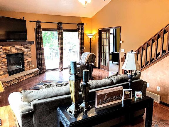 2nd image of 5204 S Briar Cir