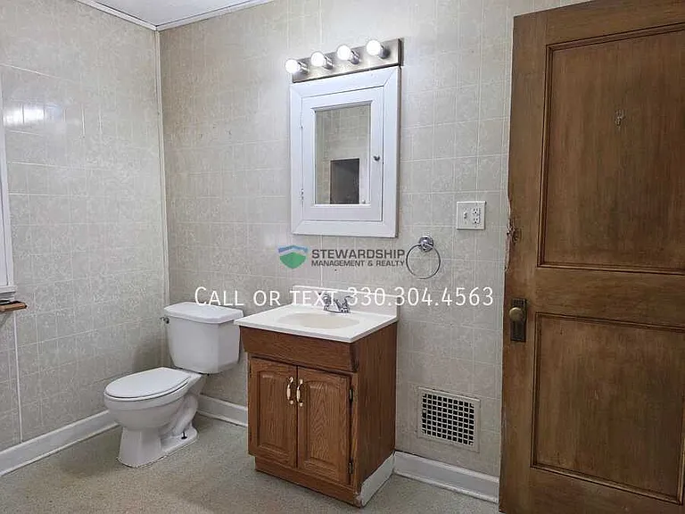 104 6th St NE #1/2 — Photo 10