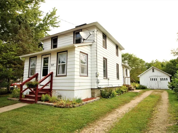 717 Long Ct, Sparta, WI 54656