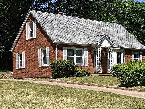 2nd image of 39 Garden Ave N