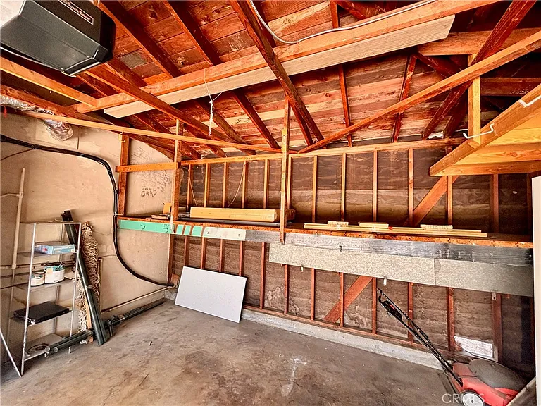 139 N Vecino Ave — Photo 32