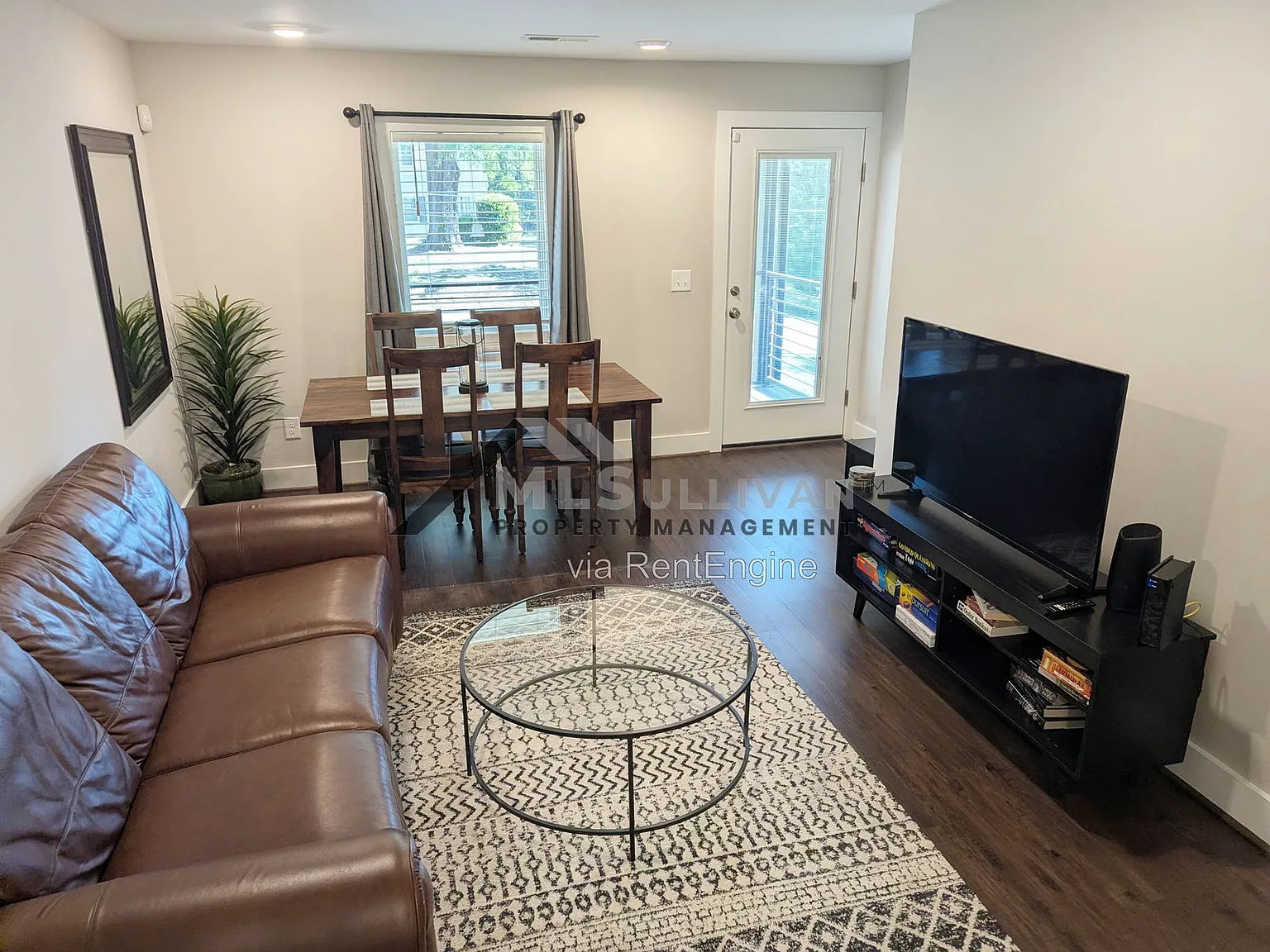 2 bed, 1.5 bath, 900 sqft, $2,200 — Photo 2