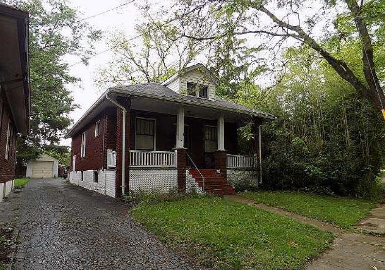 2nd image of 8133 Woodbine Ave