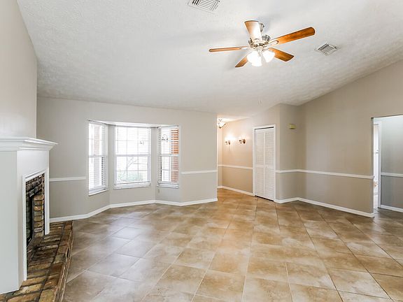 3rd image of 222 SW Starflower Ave