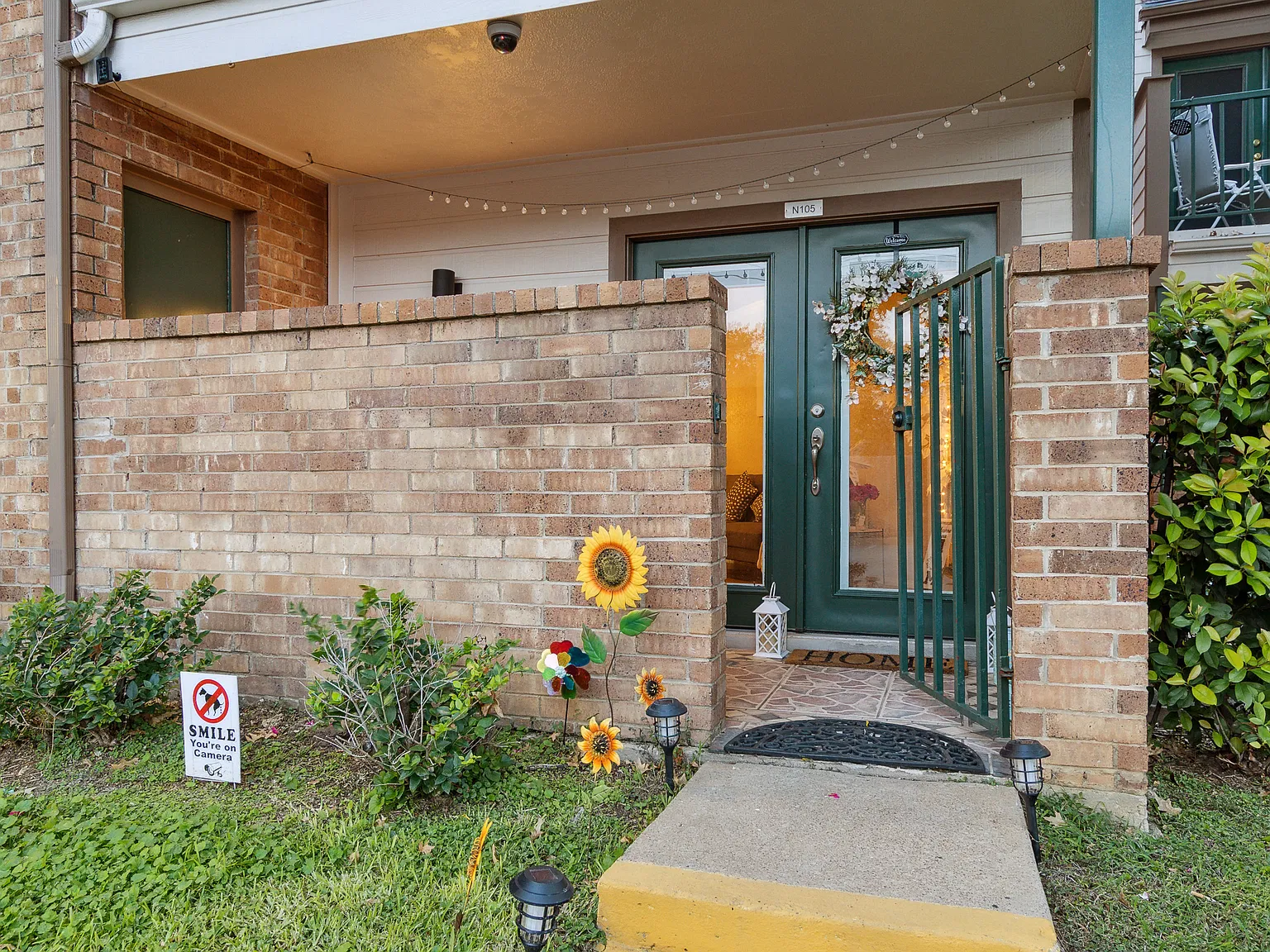 2 bed, 808 sqft, $1,400 — Photo 2