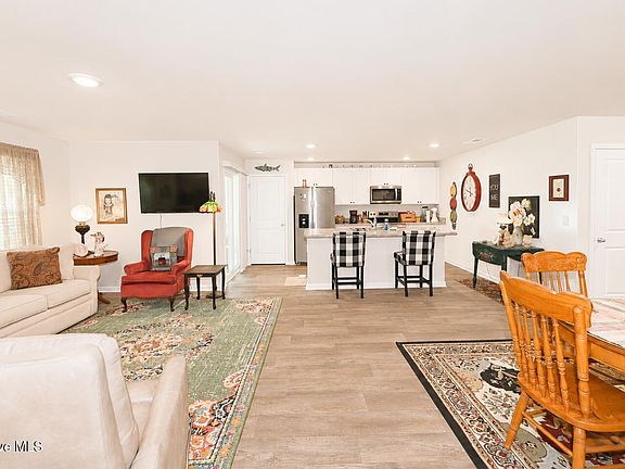 4th image of 144 Ashworth Drive