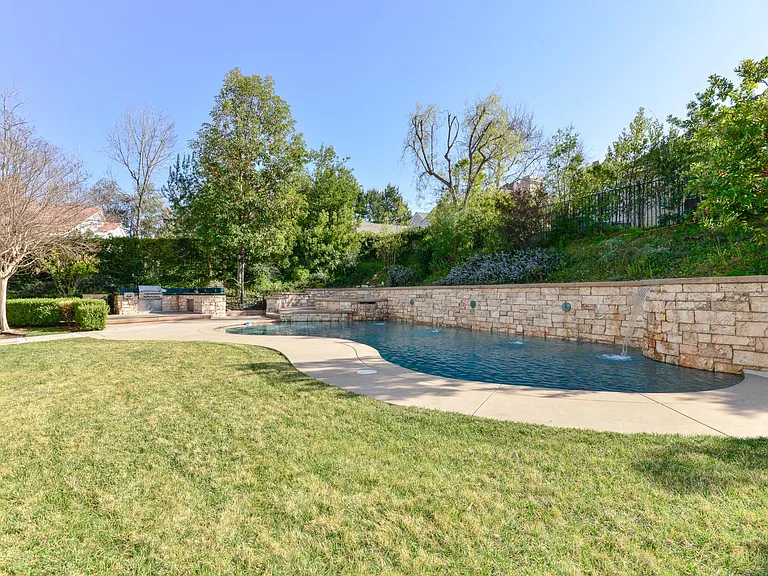 768 Forest Green Dr — Photo 30