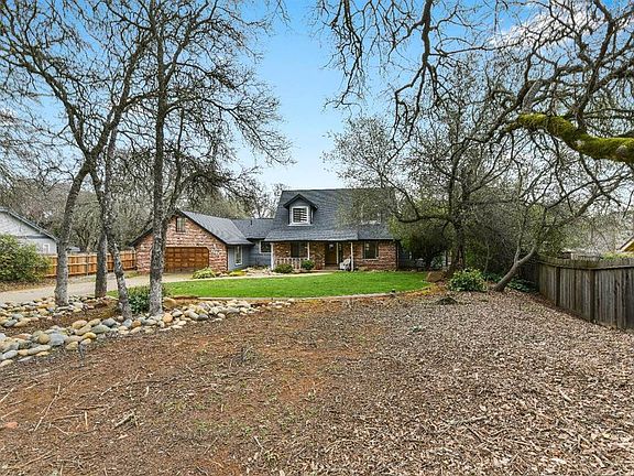 2nd image of 2667 Hillcrest Dr