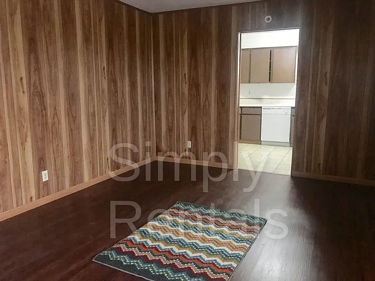 409 Maple St — Photo 13