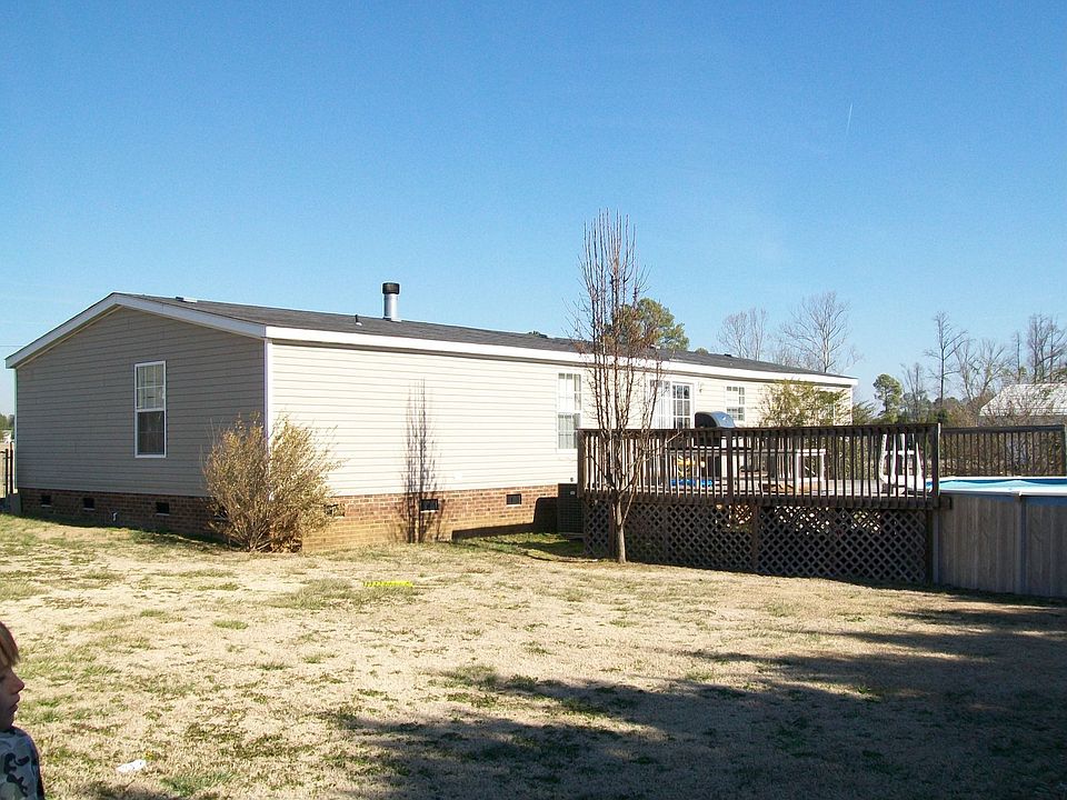rear view with pool