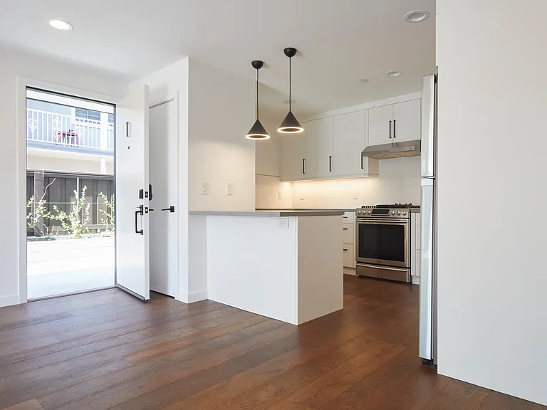321 Rose Ave #1 — Photo 1