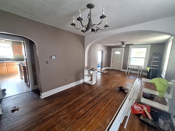 3rd image of 1110 N Warren Avenue