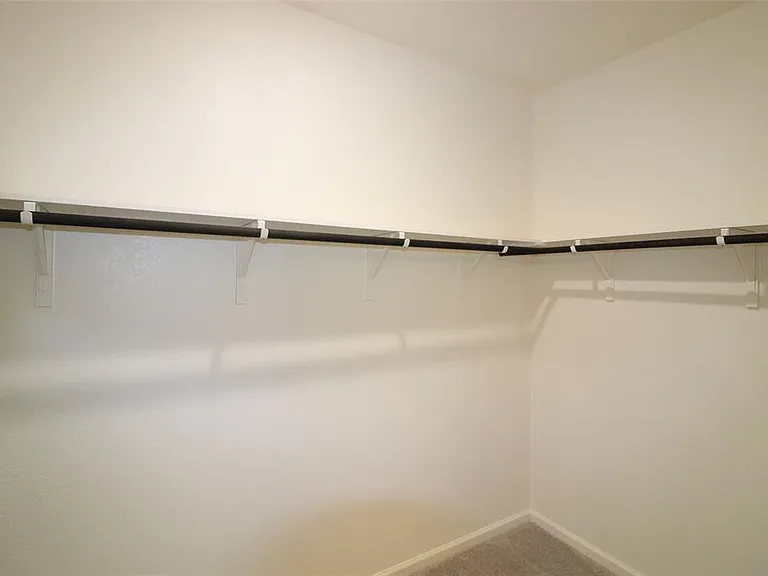 736 Richmond Dr — Photo 7