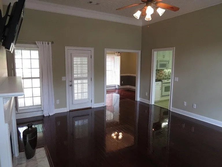 2125 Wedgewood Ct — Photo 4