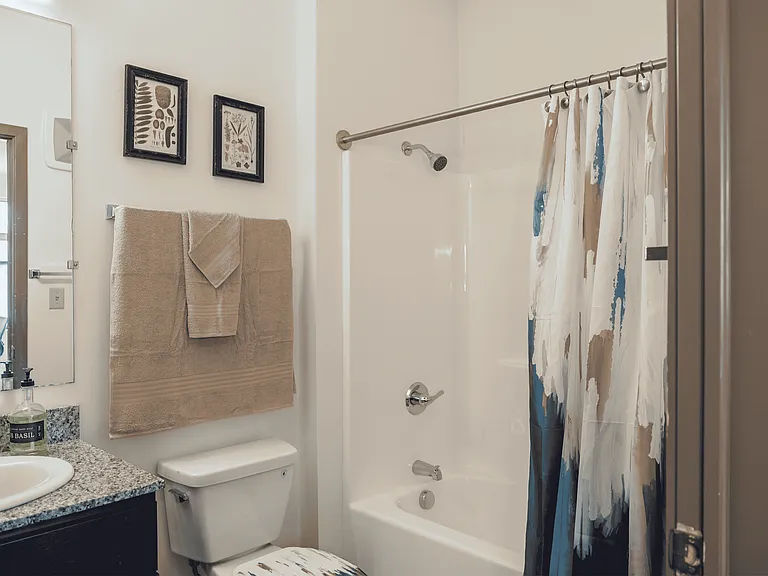 1475 Washington Ave — Photo 5