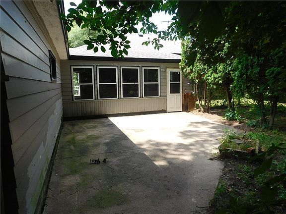 3rd image of 1132 Wilson Street NE