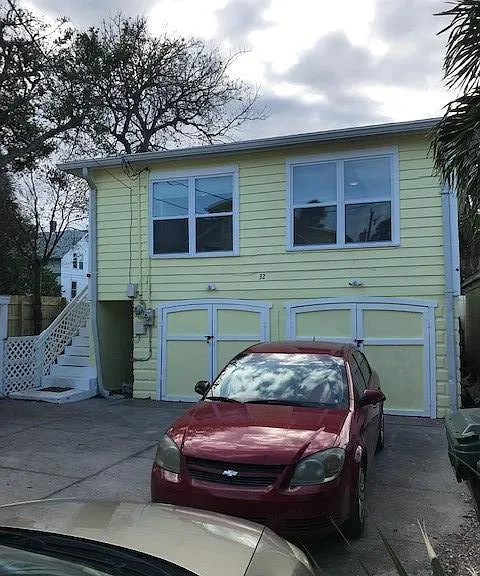 32 S Oleander Ave — Photo 1
