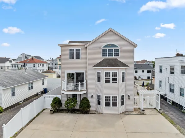 72 Plymouth Street, Hampton, NH 03842