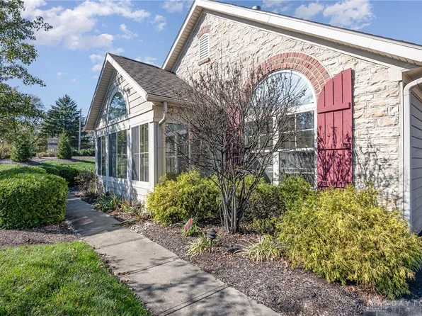 5 Scarborough Village Dr, Centerville, OH 45458