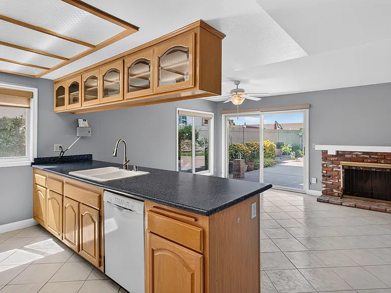 2372 Apple Tree Dr — Photo 4