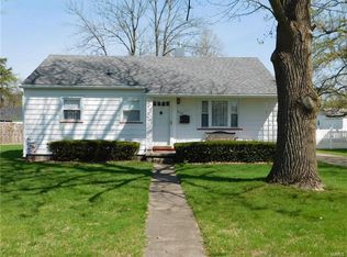 809 Montgomery St, Hillsboro, IL 62049