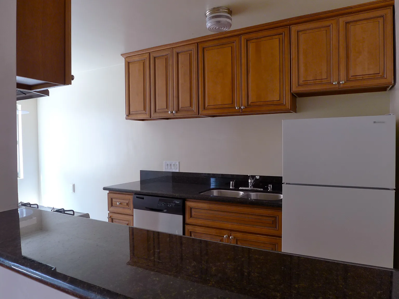 2 bed, 870 sqft, $3,250 — Photo 2