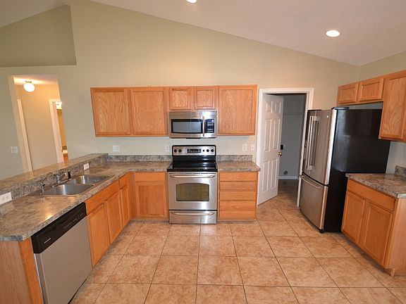 2nd image of 318 Country Lakes Cir