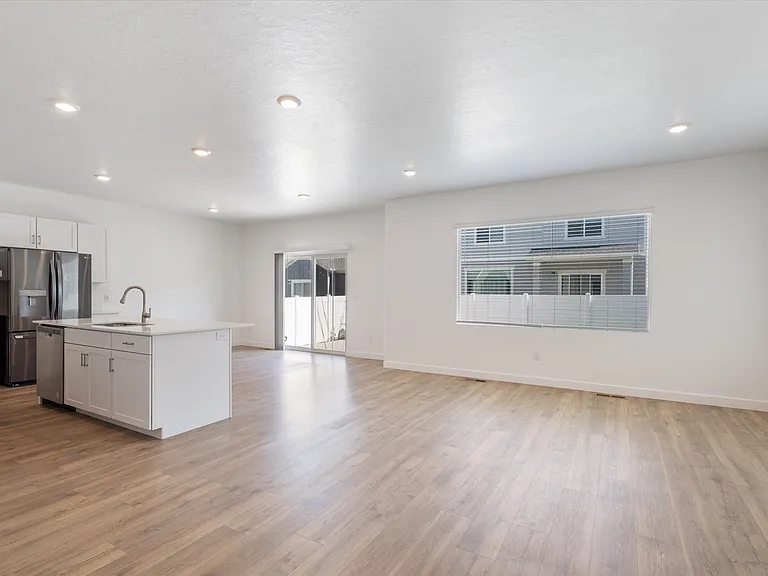 3773 W 620 N — Photo 3