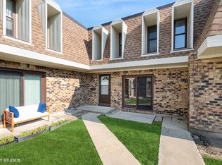 7816 Woodward Ave #40-4G, Woodridge, IL 60517
