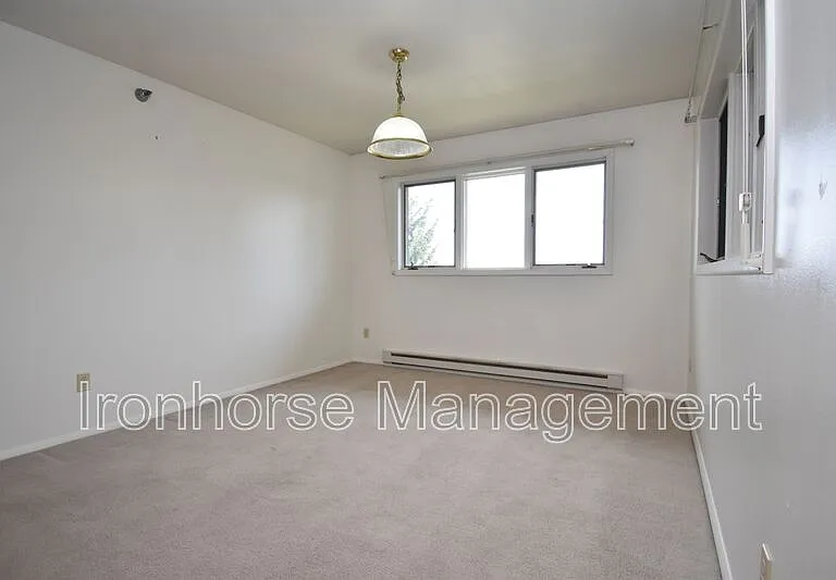 813 W Villard St #76 — Photo 7