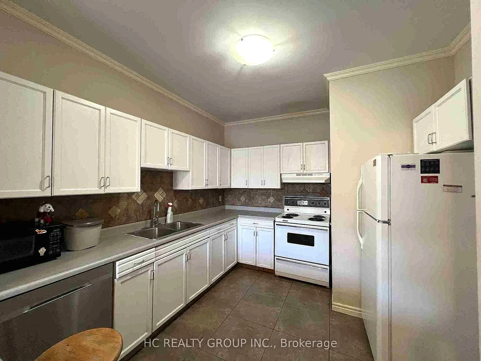 3 bed, $2,400 — Photo 3