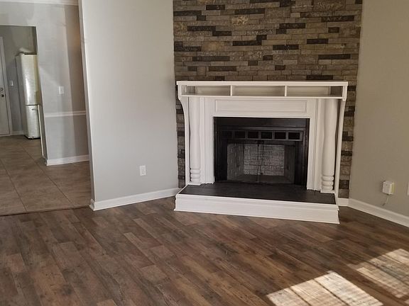 2nd image of 430 Walton Ferry Rd APT 200